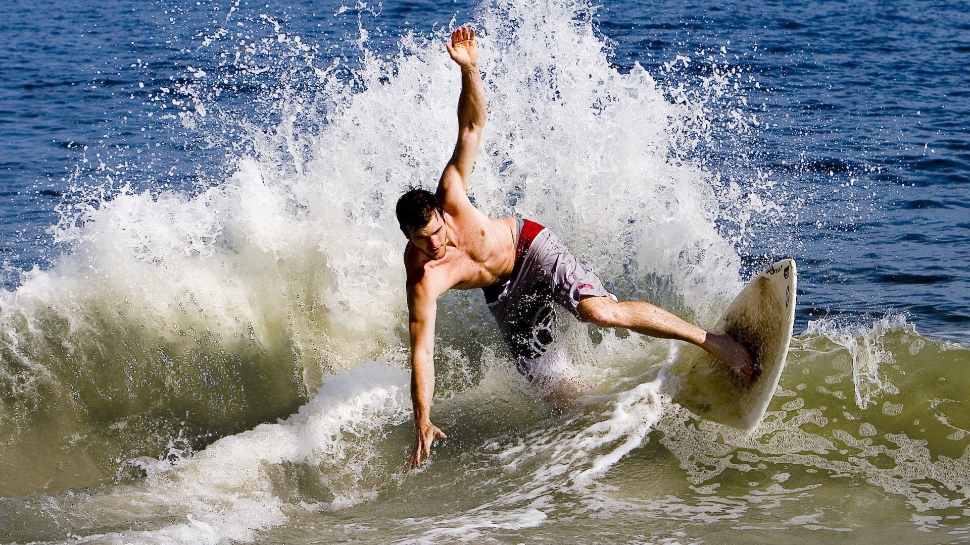 随机精彩集锦：法甲本轮最震撼比拼盘点，法甲实力分析