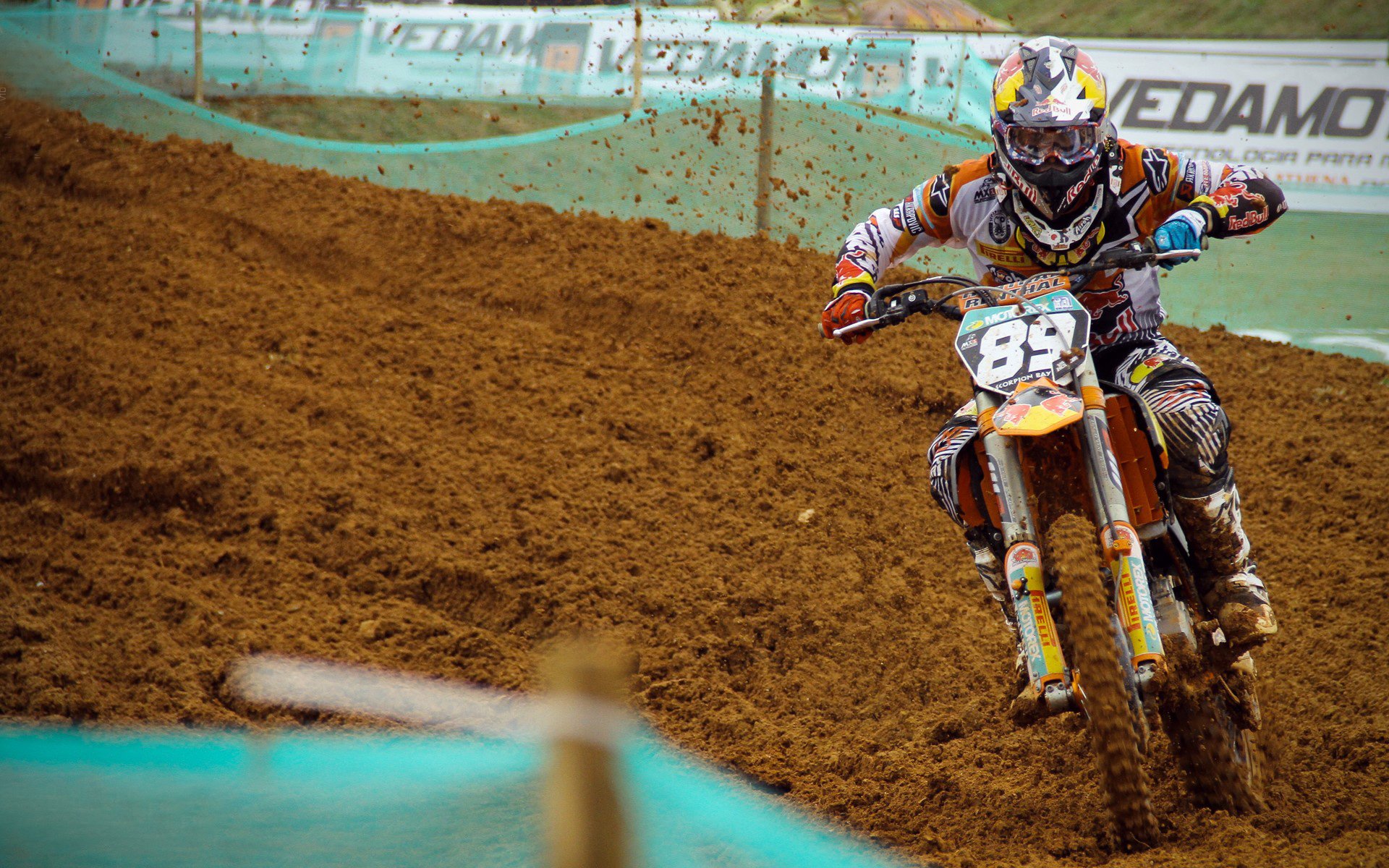 AYX体育官网-英超激烈角逐，豪门间竞争日趋白热化