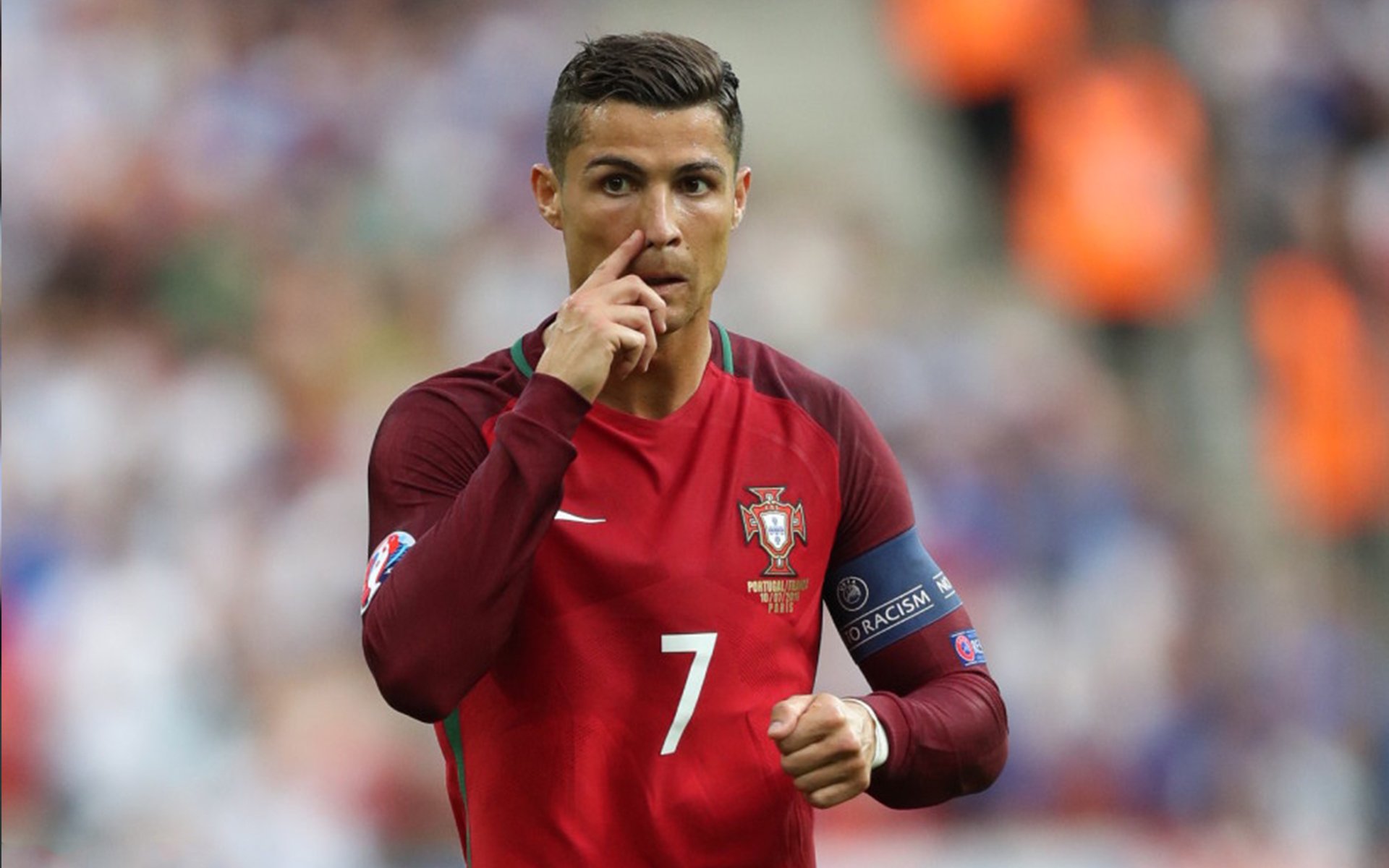 黄蜂球员赛后与球迷自拍气氛热烈,黄蜂错过的球星